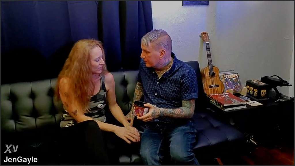 Für einen Mann ist es schwer, sich dagegen zu wehren, enge Kleidung zu tragen und Sex mit seiner Freundin zu haben