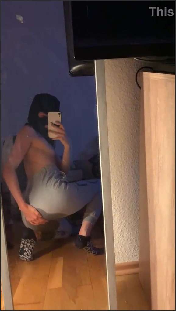 Die versaute Aphrodite lutscht den dunklen Riesen Mo Johnson