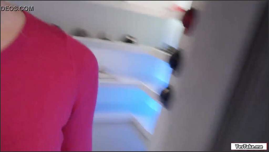 Lucy Herz mit Ketten und Dildo gefickt