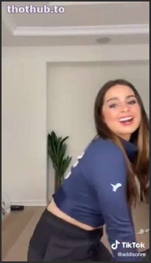 Addison Rae gibt sich einen analen Orgasmus