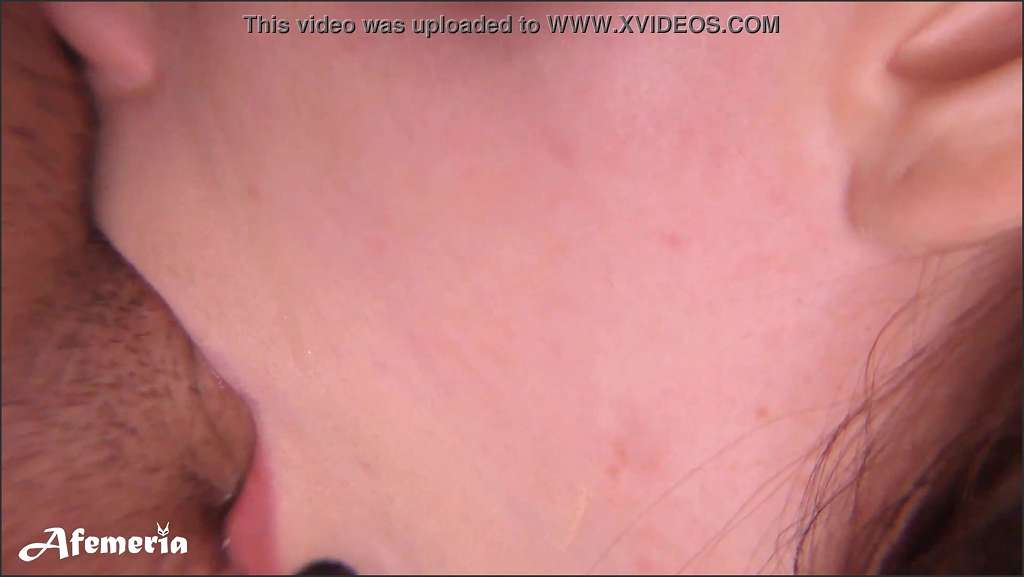 Afemeria hat draußen spontan Sex mit Tinderdate